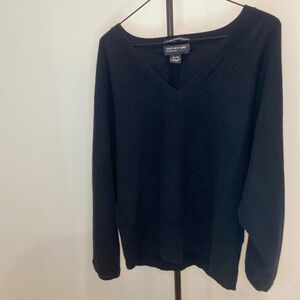 Cashmere Jones New York Women’s V-Neck Black Sweater